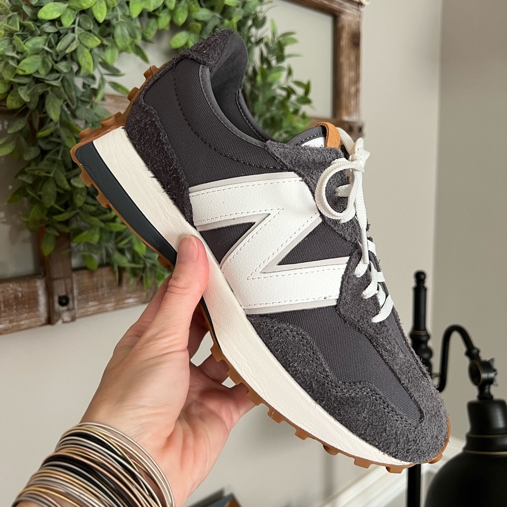 🚫SOLD🚫 sz 10 New Balance 327 NIB